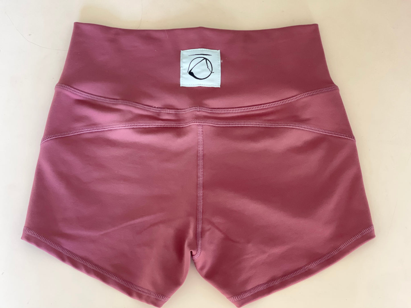 Manō yoga shorts