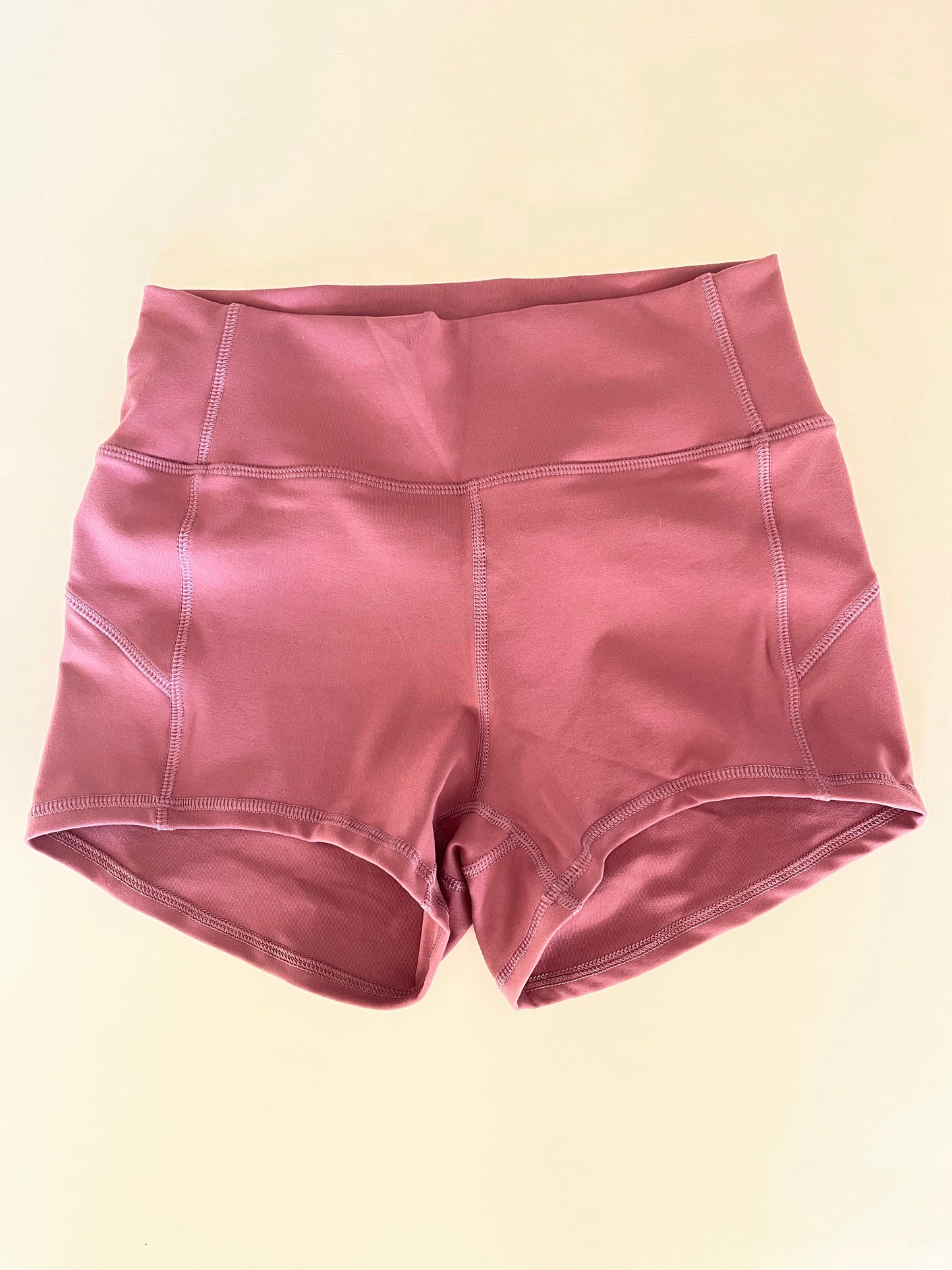 Manō yoga shorts